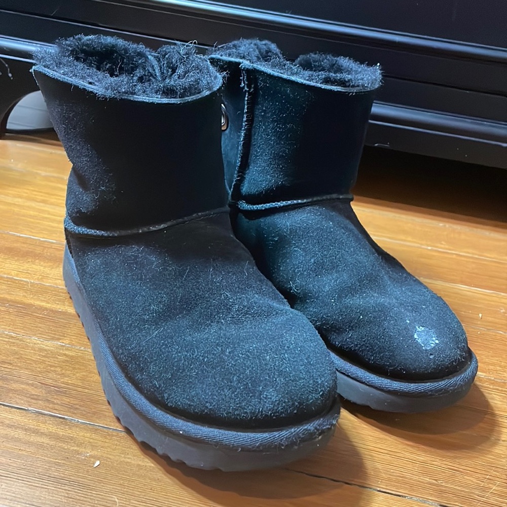 UGG Women’s Mini Bailey Bow Boot